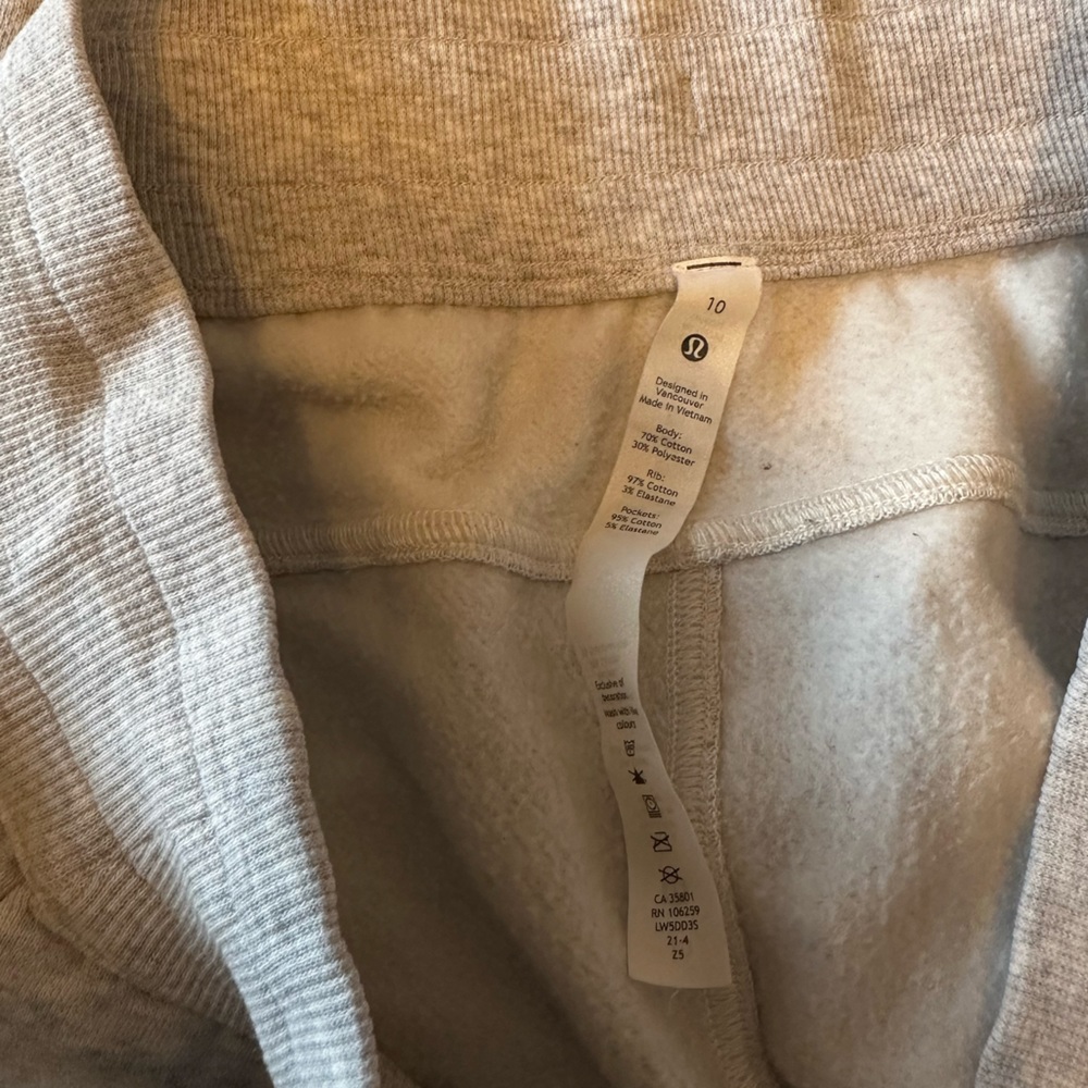 Lululemon - Picture 7 of 7